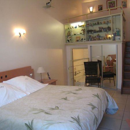 Hôtel Le Manoir aux Vaches Yvetot Extérieur photo