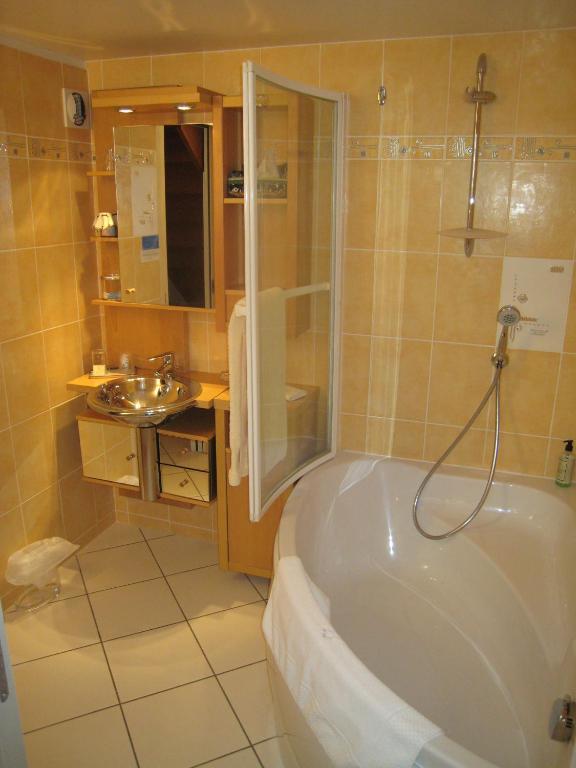 Hôtel Le Manoir aux Vaches Yvetot Extérieur photo