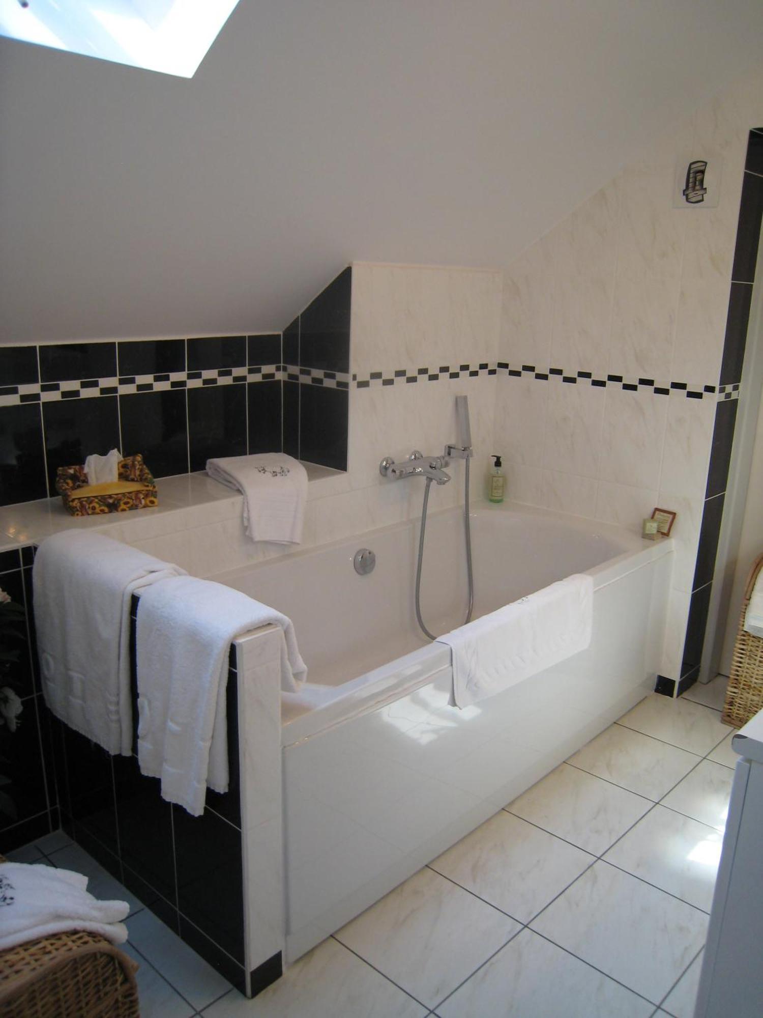 Hôtel Le Manoir aux Vaches Yvetot Extérieur photo